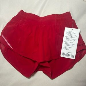 Lululemon Hotty Hot LR Short 2.5 “ Lined